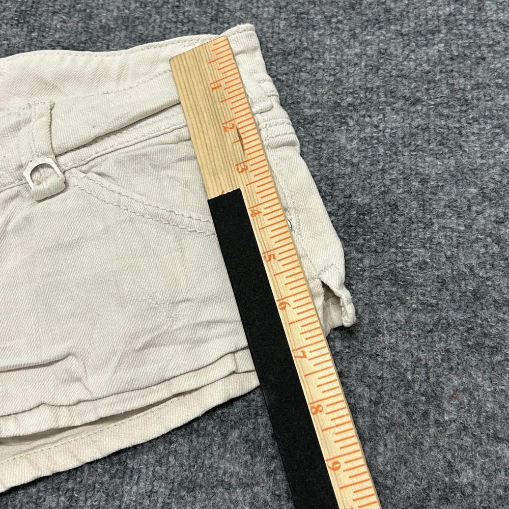 Almost Famous Shorts Womens Size 7 Beige Denim Low Rise Distressed Mini Casual - Picture 4 of 10